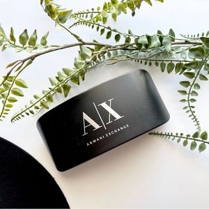 Armani exchange eyeglass case.Black.
Silver lettering
Large hard shell.lined.